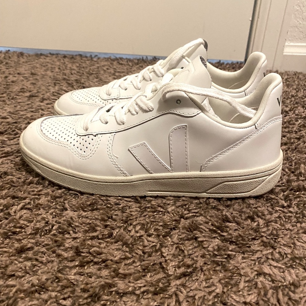 Veja V-10 White sneakers, size EU 38, US 7